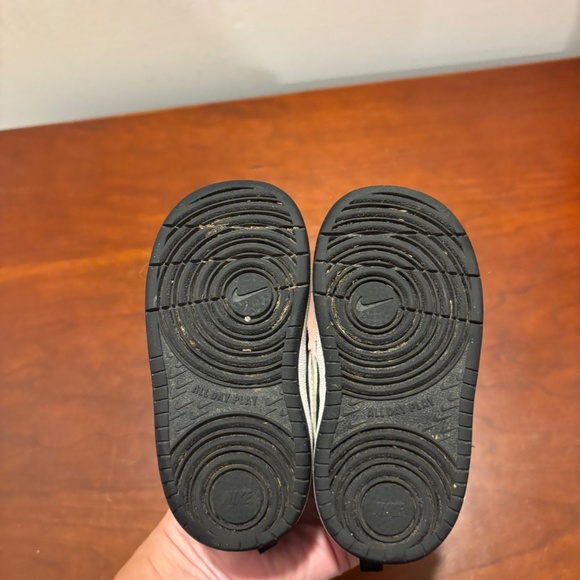 Nike Court Borough Low 2 TD in Black and White Child Size 6 - Picture 6 of 8